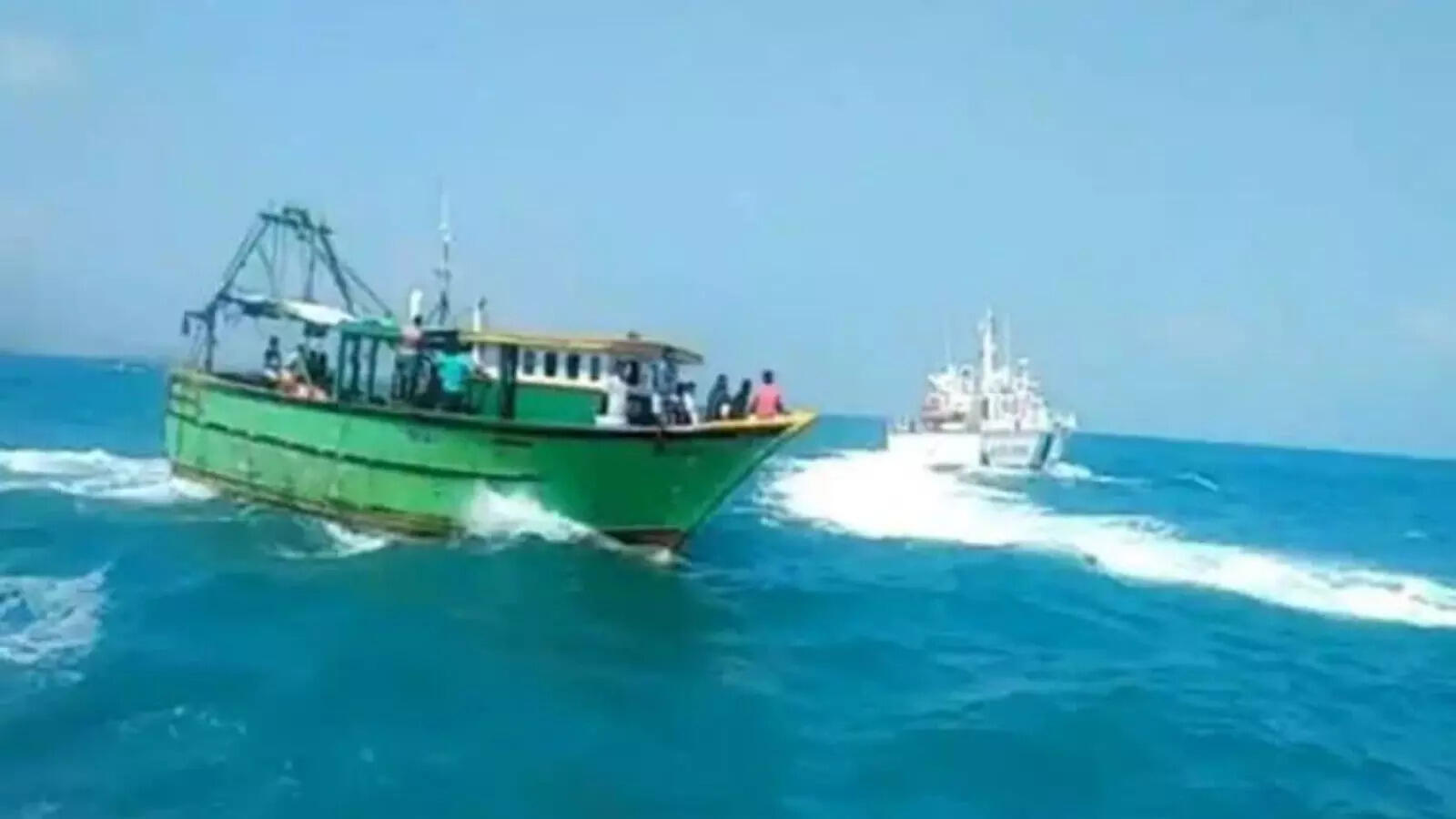 இலங்கை கடற்படை வெறிச்செயல், ராமேஸ்வரம் மீனவர்கள் மீது கொடூர தாக்குதல், மீன்கள் பறிப்பு!