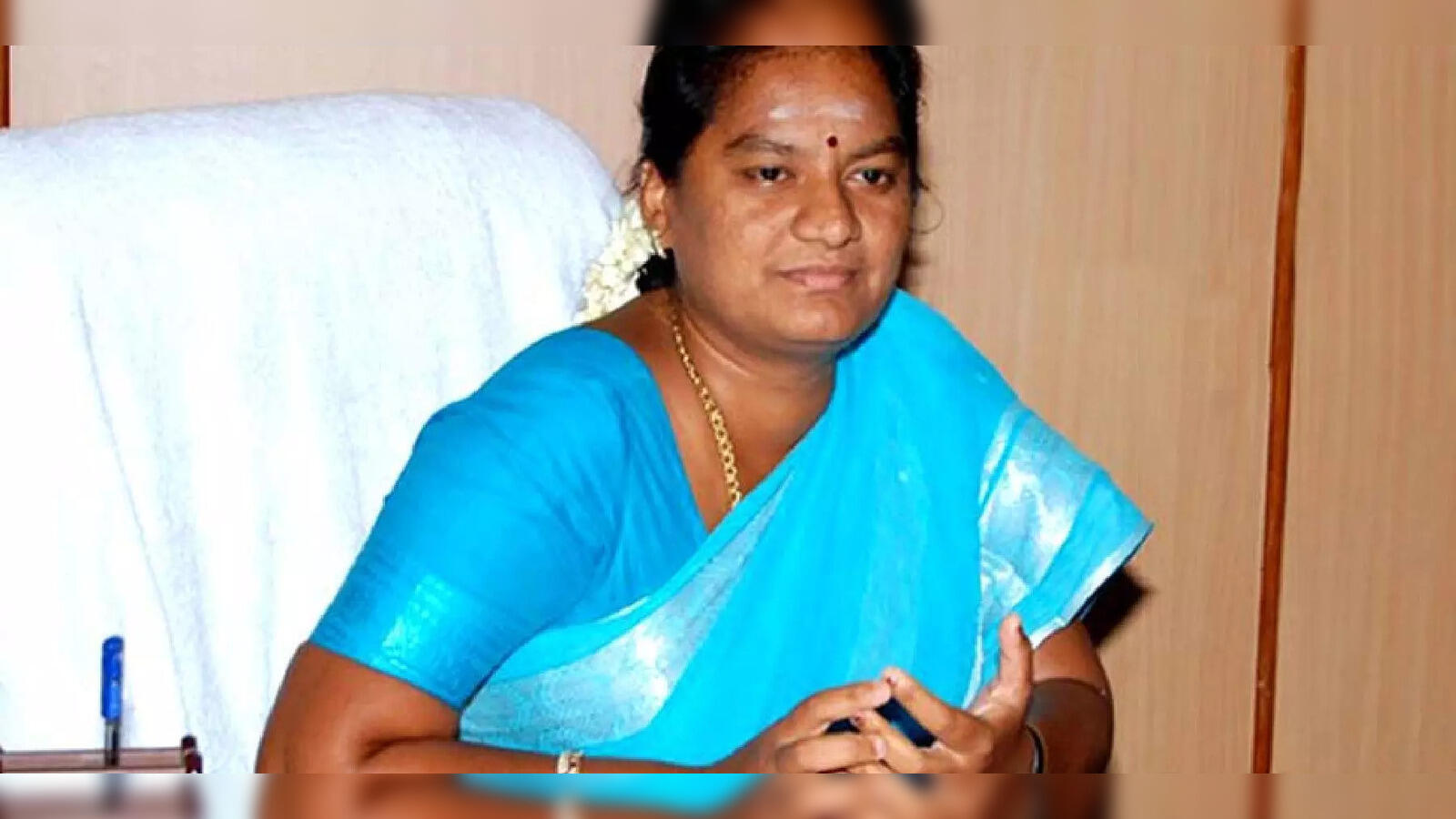 போலி பத்திர மோசடி, வசமாக சிக்கிய சசிகலா புஷ்பா, தூத்துக்குடியில் அதிர்வலை